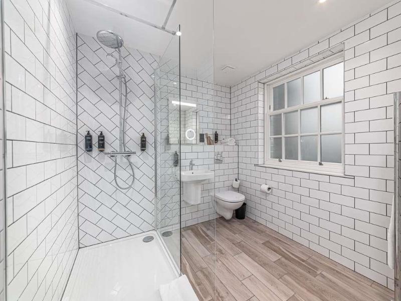 Mercure Salisbury White Hart Hotel & Apartments image