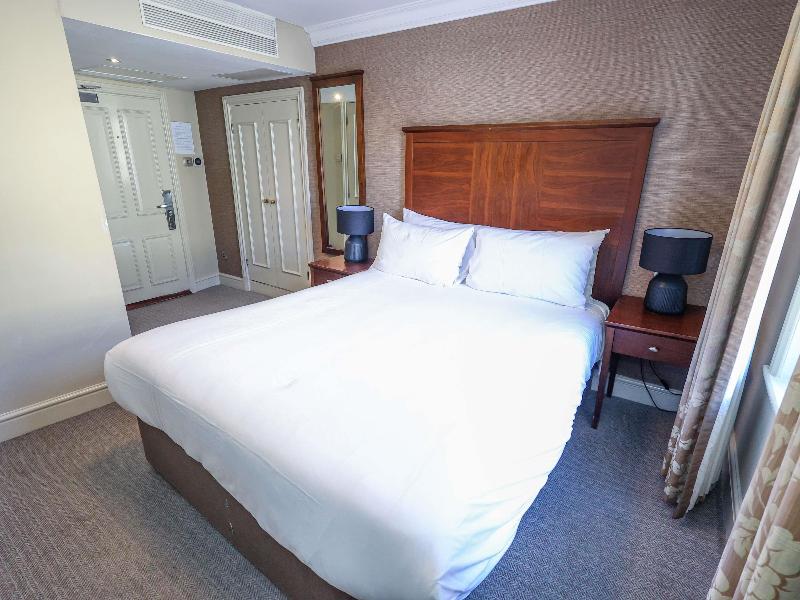 Mercure Salisbury White Hart Hotel & Apartments image