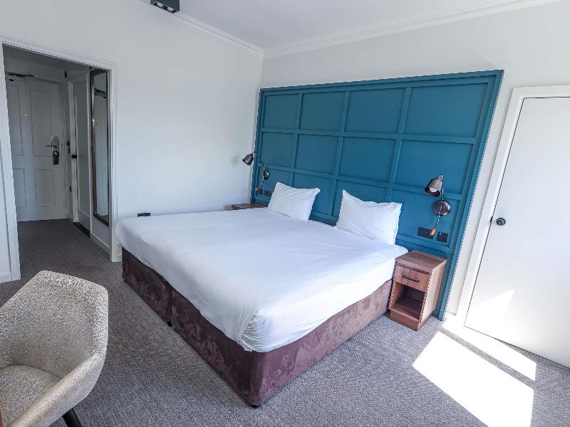 Mercure Salisbury White Hart Hotel & Apartments image