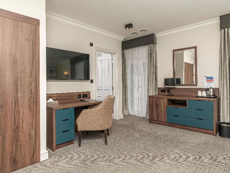 Mercure Salisbury White Hart Hotel & Apartments image