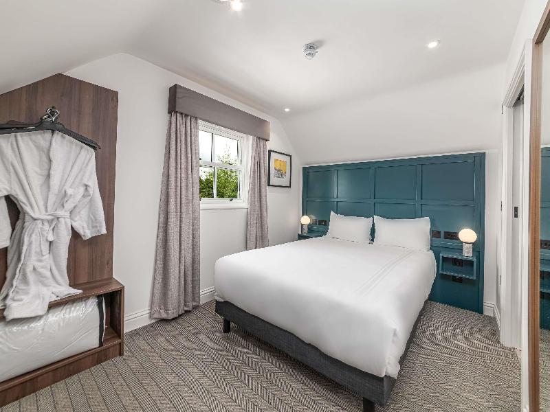 Mercure Salisbury White Hart Hotel & Apartments image