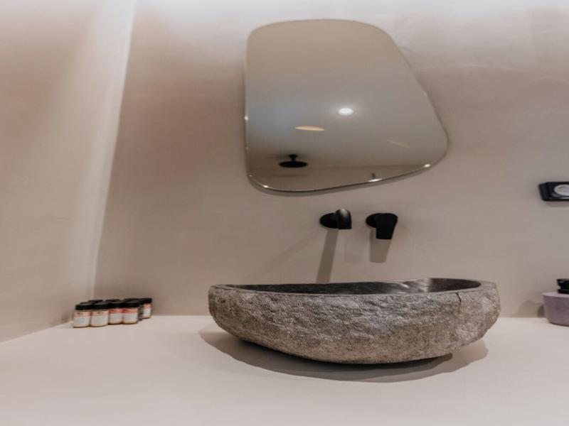 Onym Curated Villas image