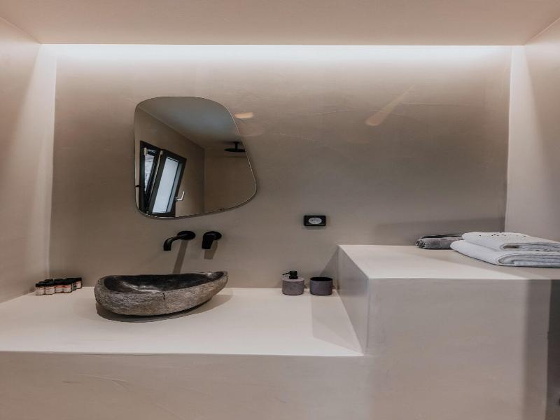 Onym Curated Villas image