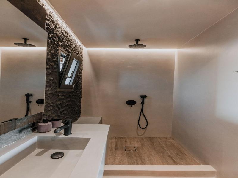 Onym Curated Villas image