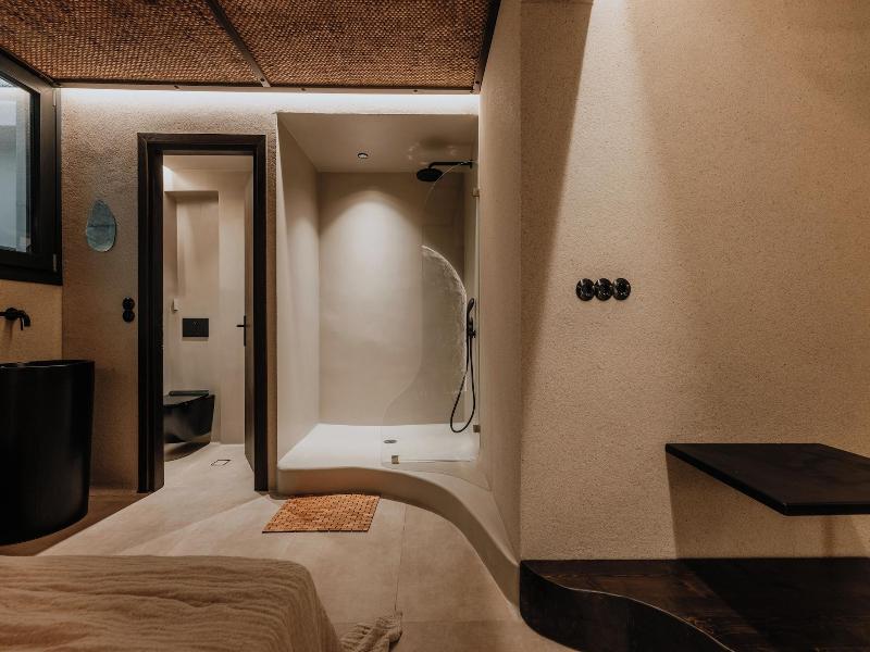 Onym Curated Villas image