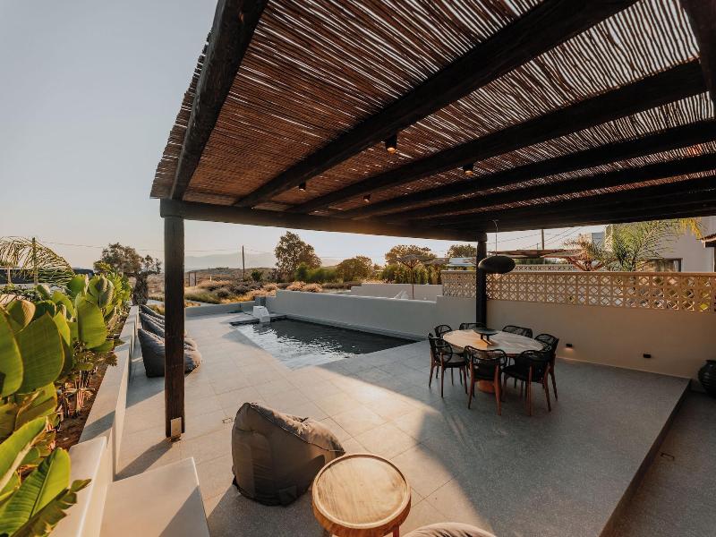 Onym Curated Villas image