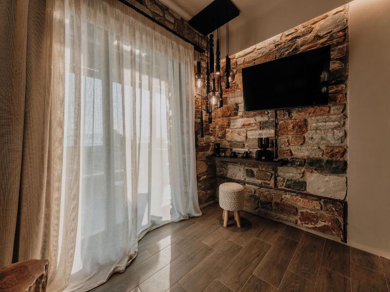 Onym Curated Villas image