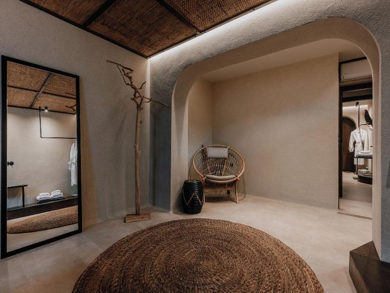 Onym Curated Villas image