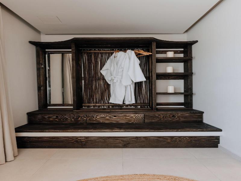 Onym Curated Villas image