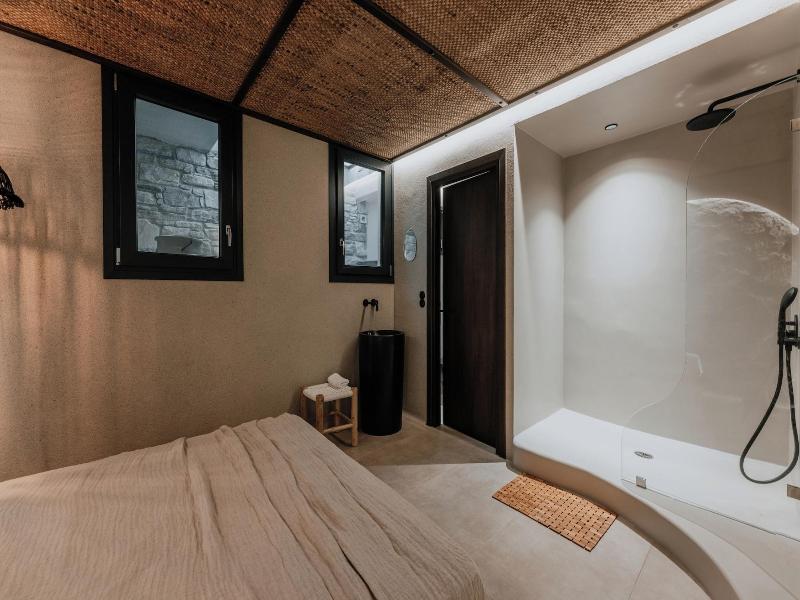 Onym Curated Villas image