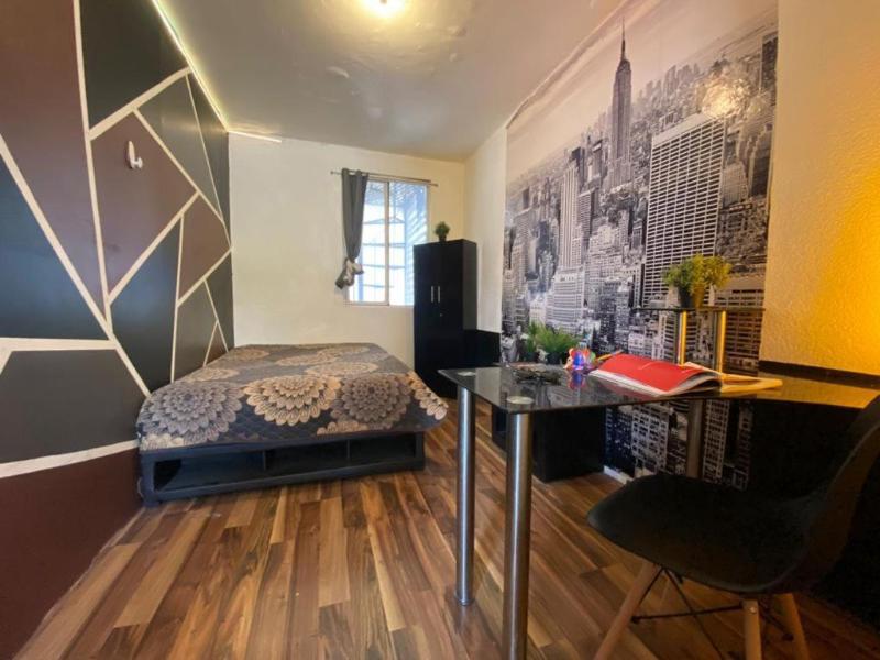 Roomies Hostel Condesa image