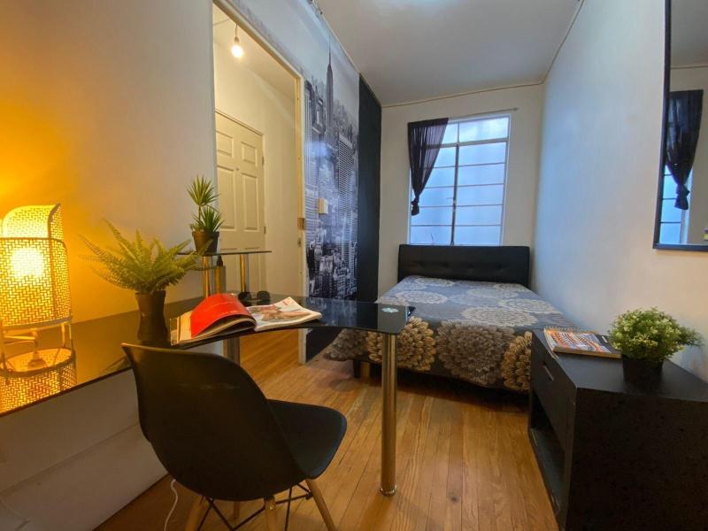 Roomies Hostel Condesa image