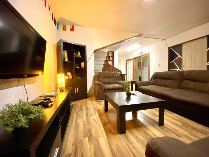 Roomies Hostel Condesa image