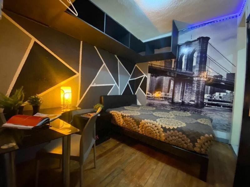 Roomies Hostel Condesa image