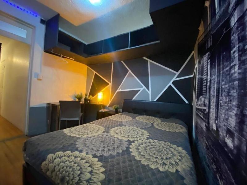 Roomies Hostel Condesa image