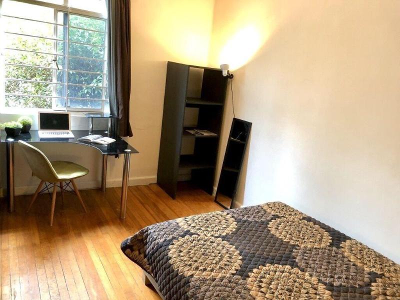 Roomies Hostel Condesa image