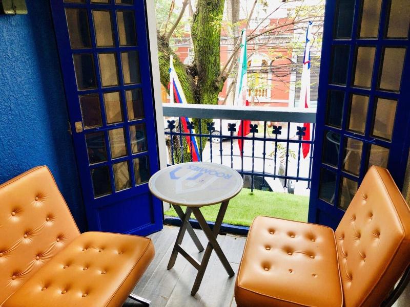 Roomies Hostel Condesa image
