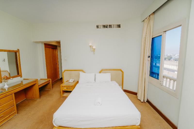 Queens Valley Hotel Luxor image