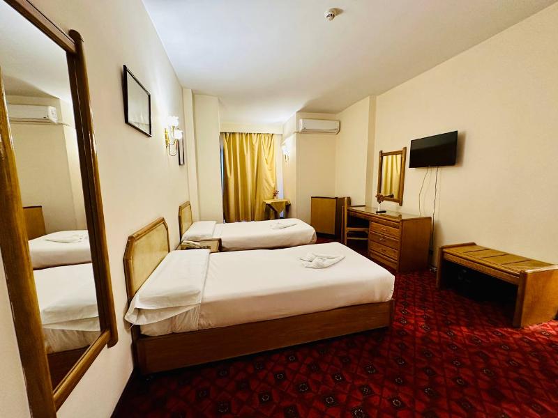 Queens Valley Hotel Luxor image