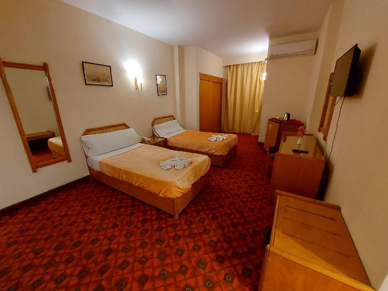 Queens Valley Hotel Luxor image
