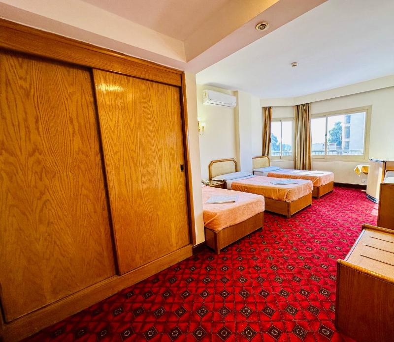 Queens Valley Hotel Luxor - Image 4