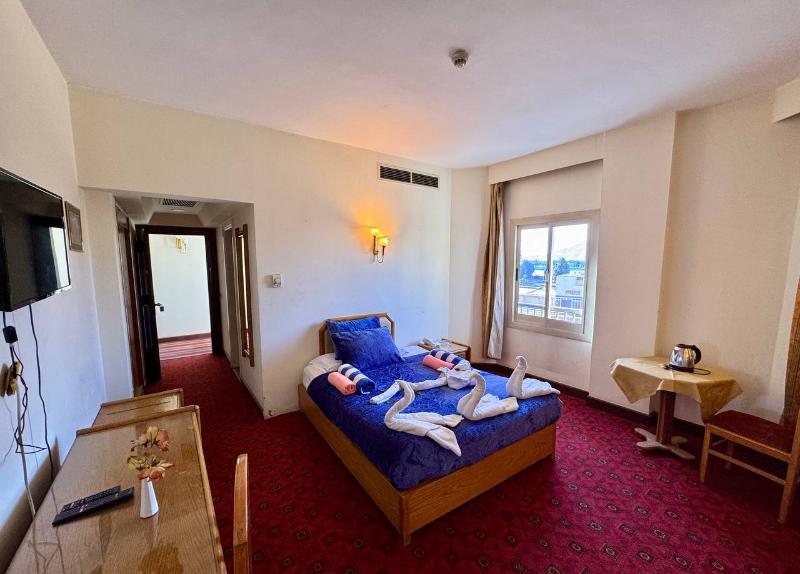 Queens Valley Hotel Luxor image