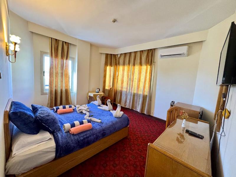Queens Valley Hotel Luxor image