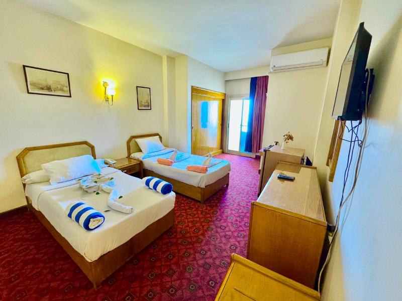 Queens Valley Hotel Luxor image