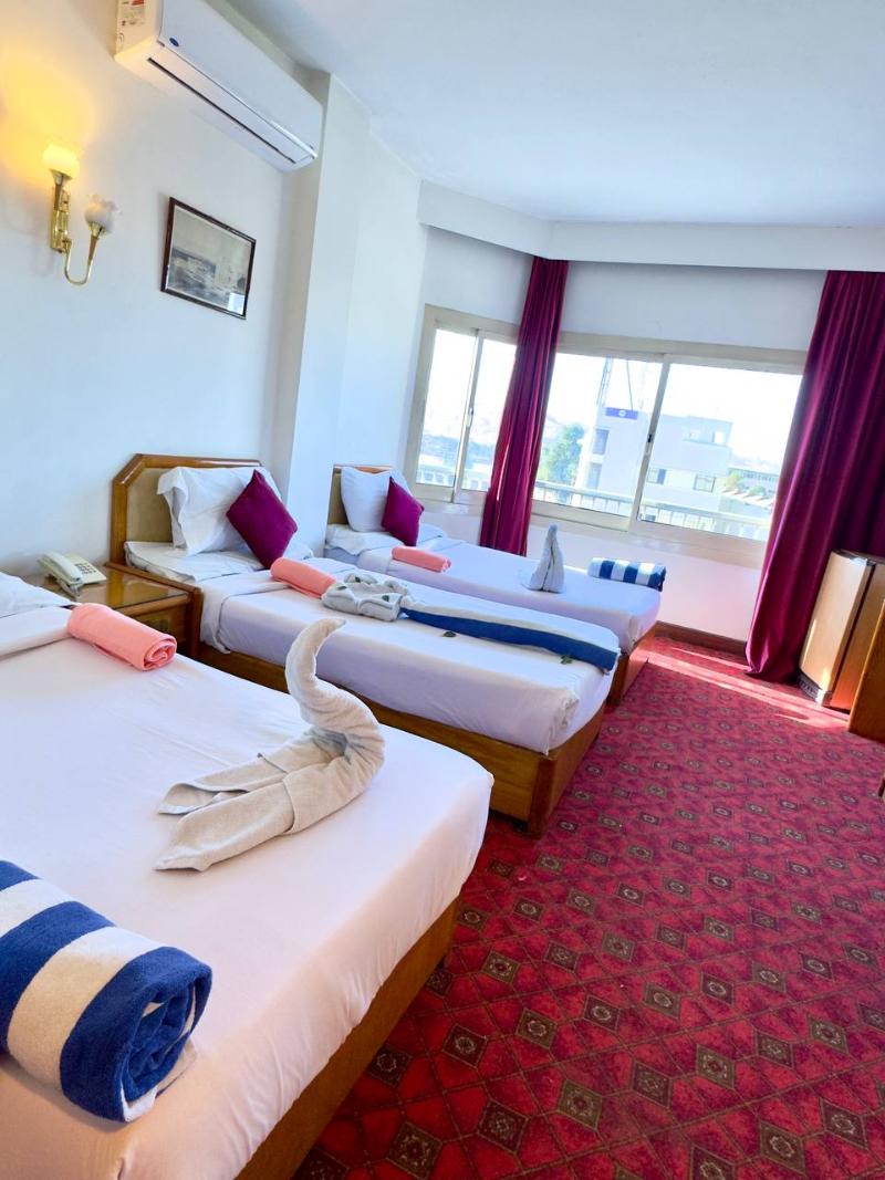 Queens Valley Hotel Luxor image