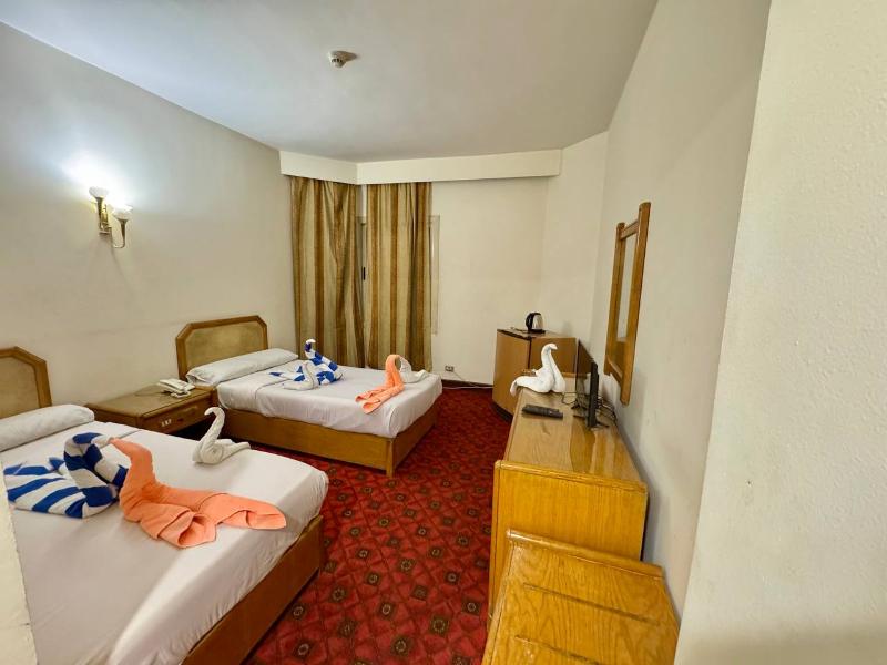 Queens Valley Hotel Luxor image