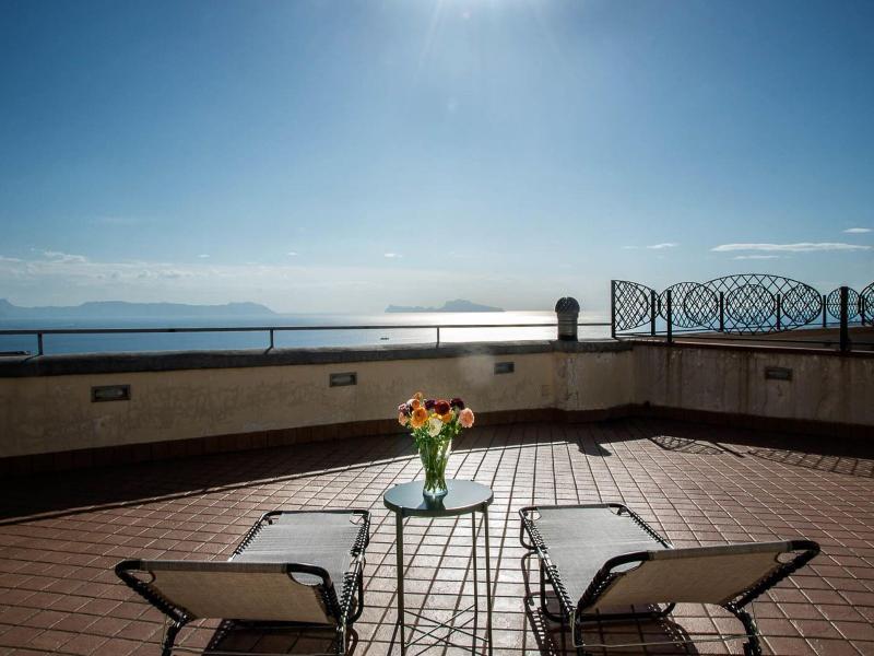 Vomero Roof image