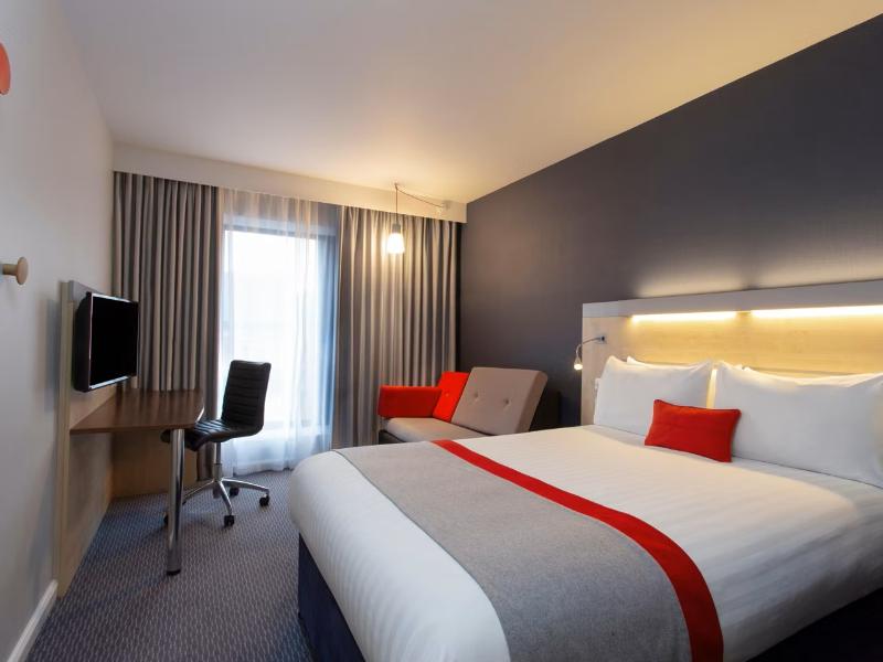 Holiday Inn Express Cheltenham Town Centre image