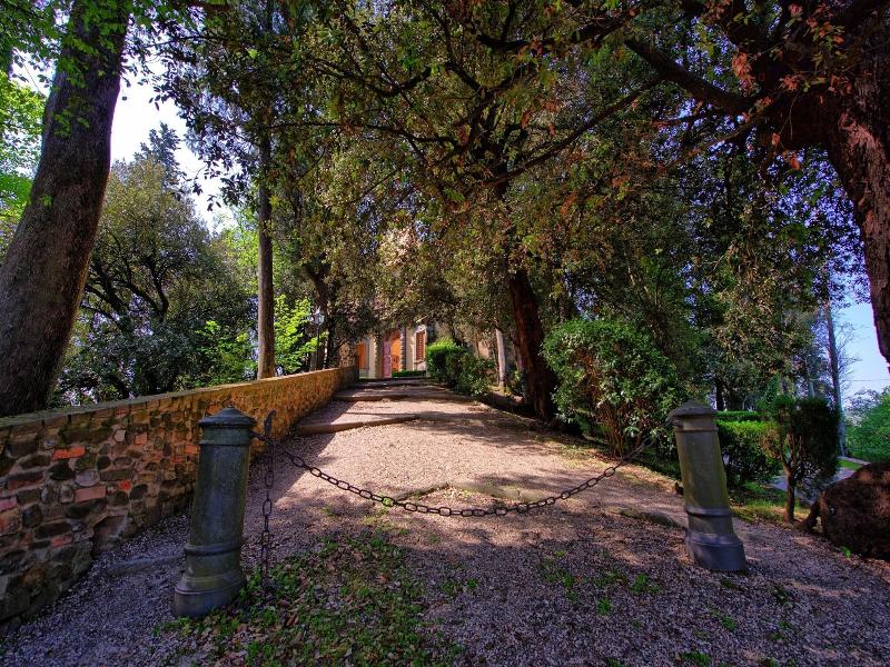 Castello Di Montegufoni image