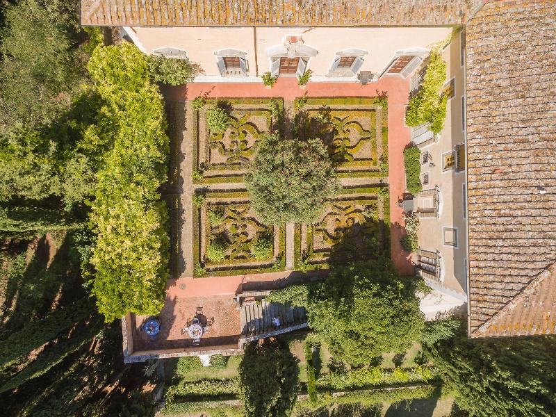 Castello Di Montegufoni image