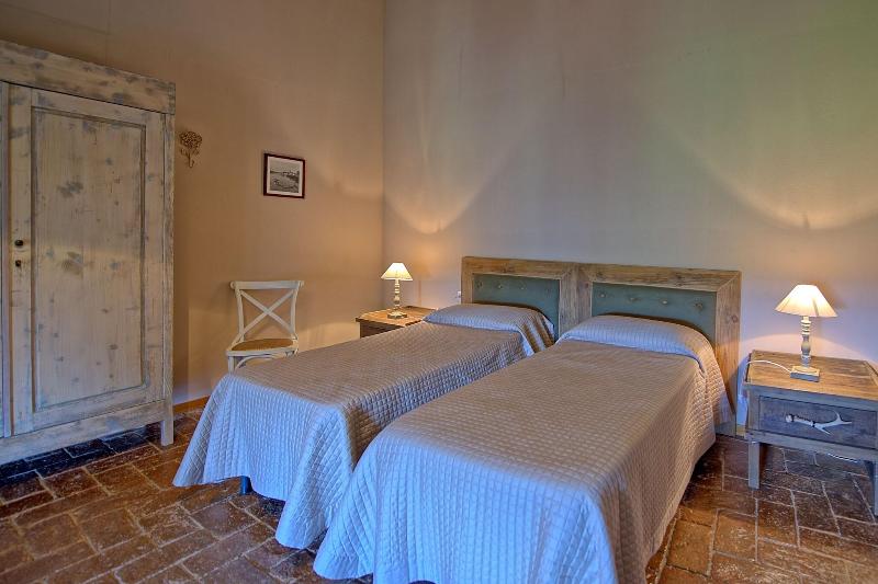 Castello Di Montegufoni image