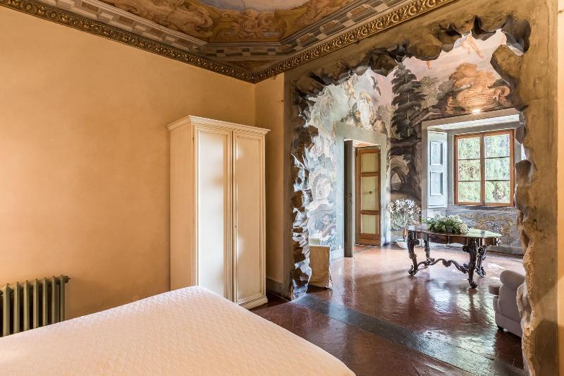 Castello Di Montegufoni image