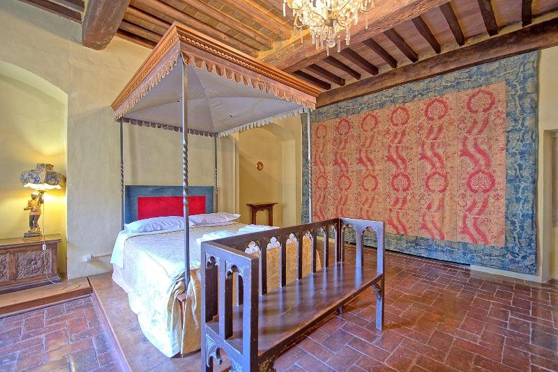 Castello Di Montegufoni image
