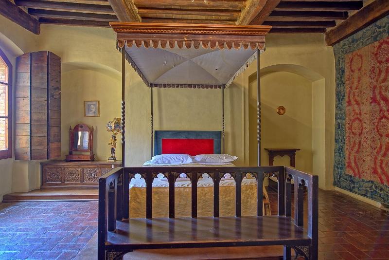 Castello Di Montegufoni image