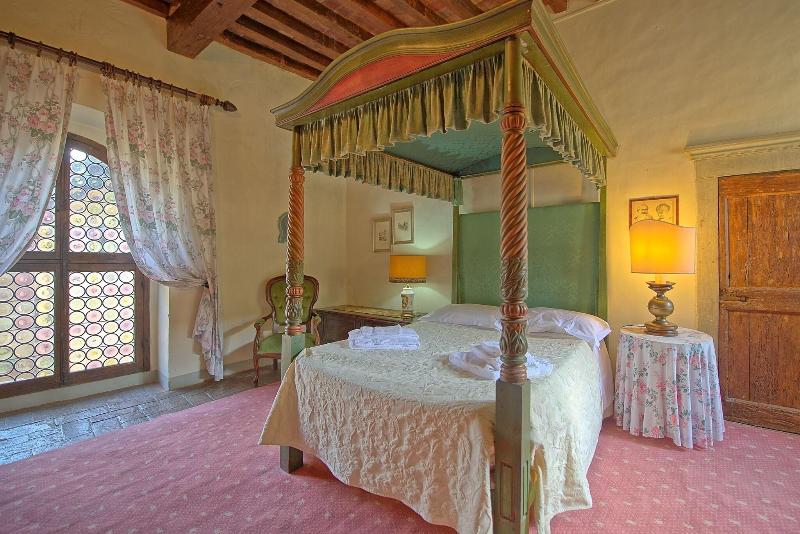 Castello Di Montegufoni image
