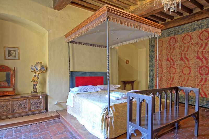 Castello Di Montegufoni image