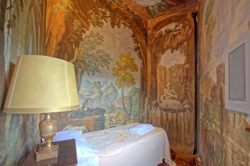 Castello Di Montegufoni image