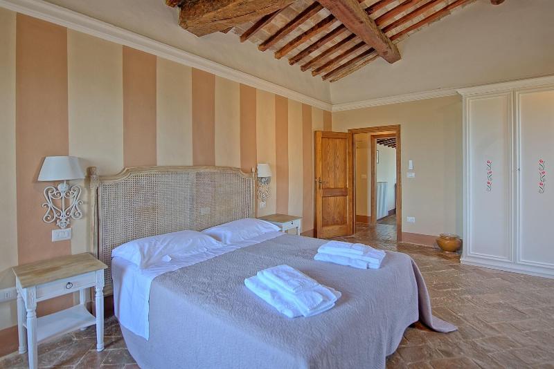 Castello Di Montegufoni image