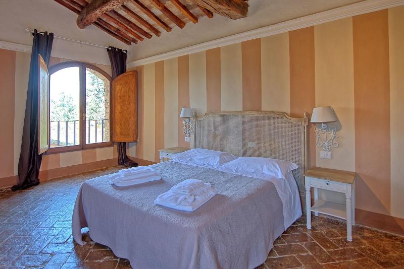 Castello Di Montegufoni image