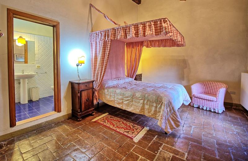 Castello Di Montegufoni image