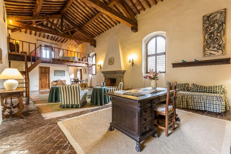 Castello Di Montegufoni image