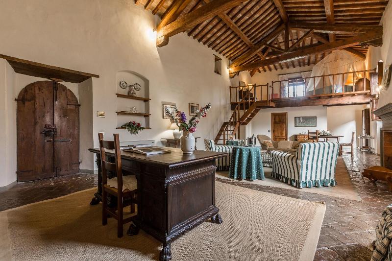 Castello Di Montegufoni image