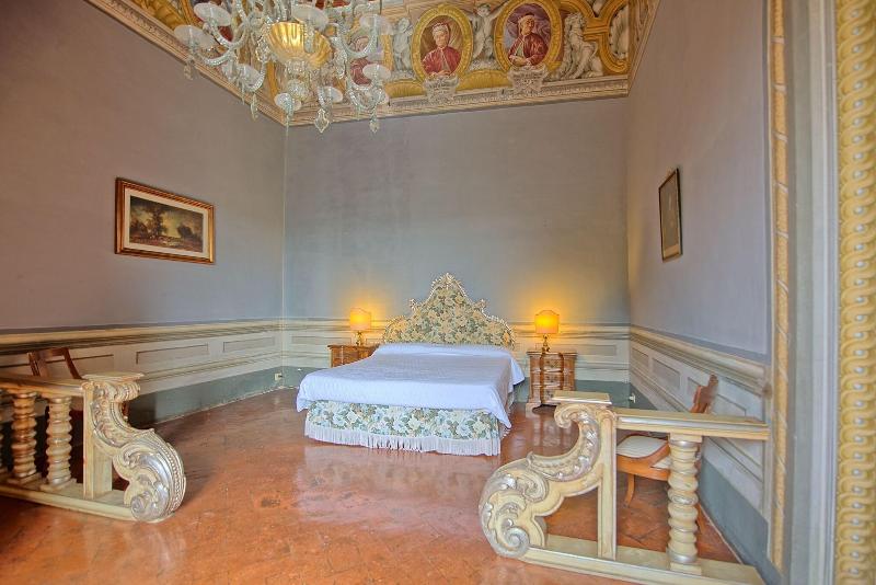 Castello Di Montegufoni image