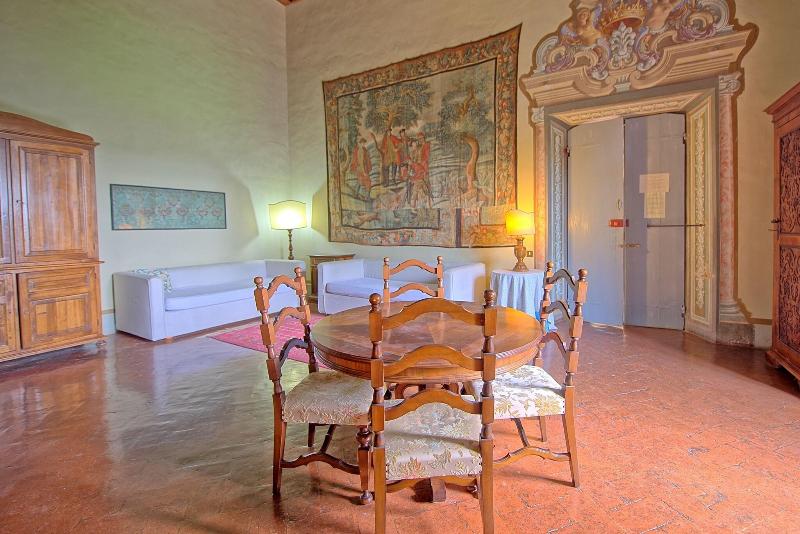 Castello Di Montegufoni - Image 8