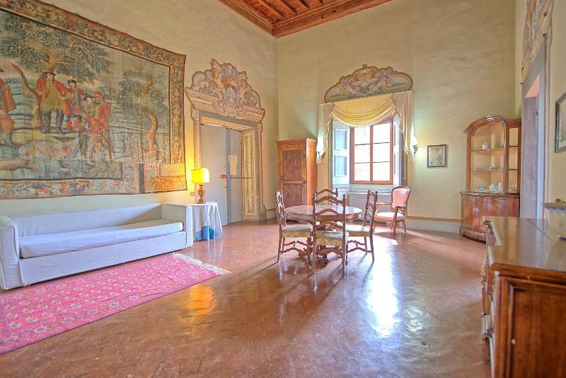 Castello Di Montegufoni - Image 9