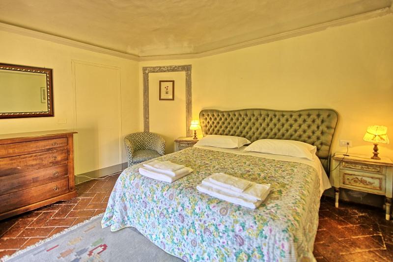 Castello Di Montegufoni image